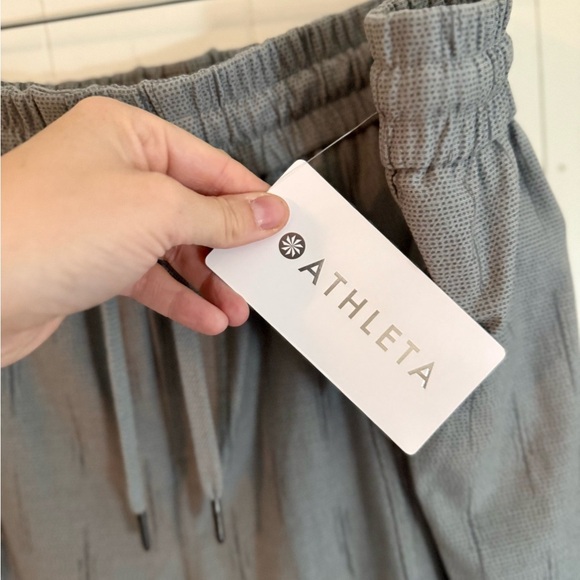 ATHLETA NWT Gray Farallon Printer Joggers, Size 22 - Picture 4 of 8